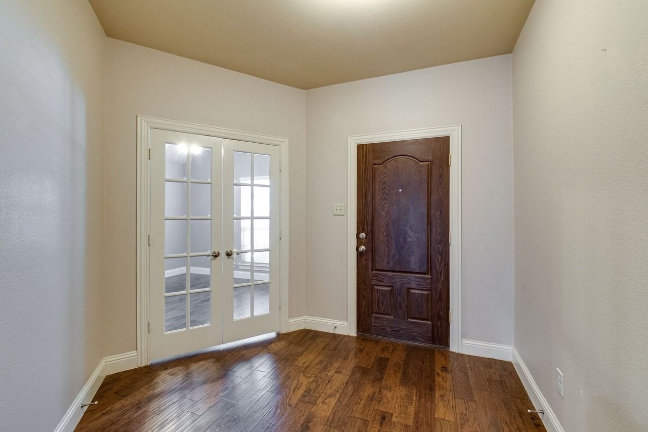 3801 Tunstall Dr - Photo 4 of 30
