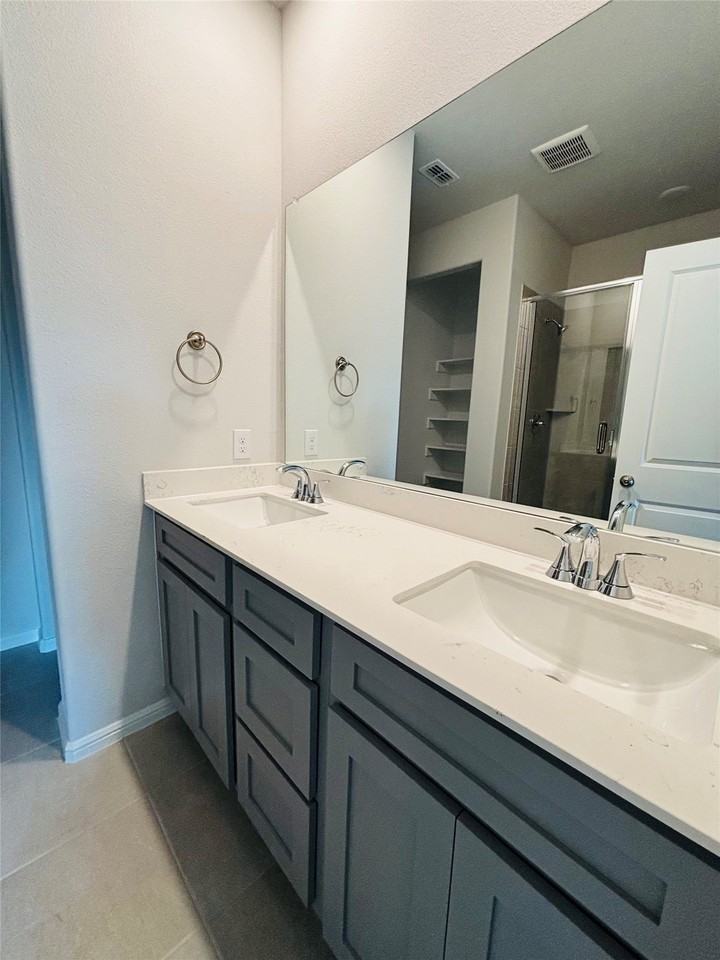 912 Santa Lucia Dr - Photo 5 of 36