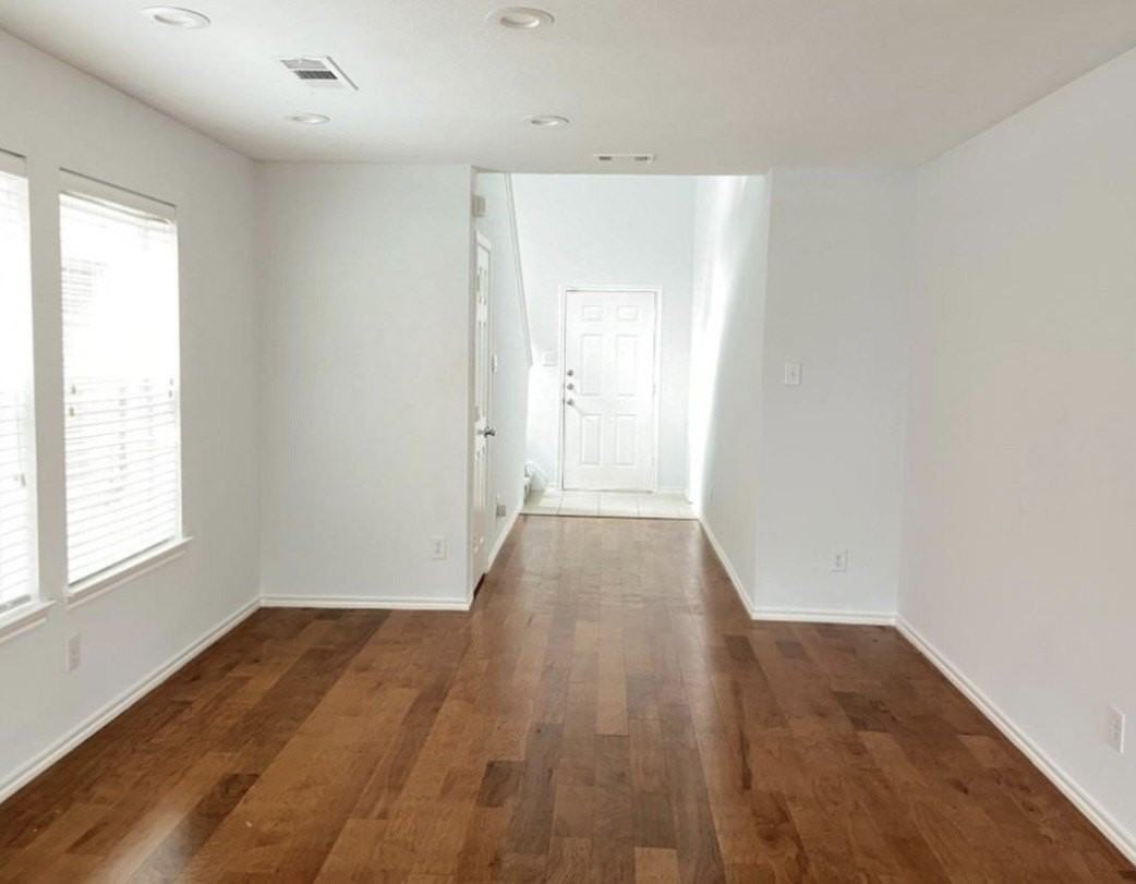 10105 Placid Dr - Photo 3 of 25