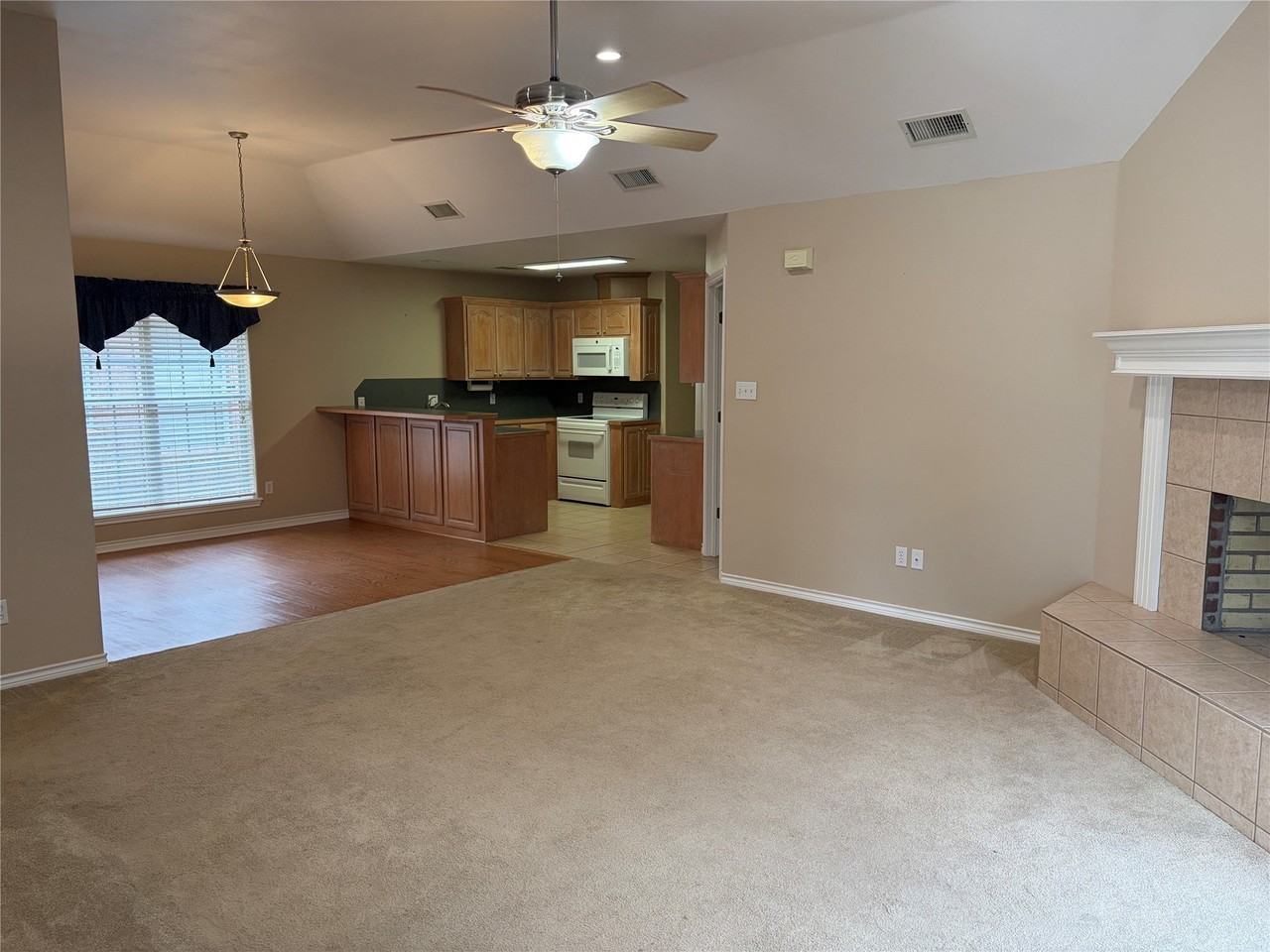 4343 Garden Grove Ln - Photo 5 of 27