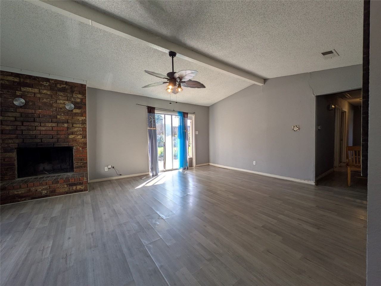 1800 Fernwood Cir - Photo 3 of 14