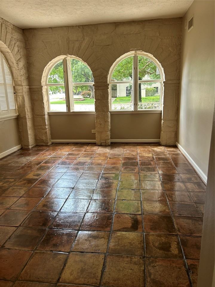 4104 University Blvd - Photo 5 of 18