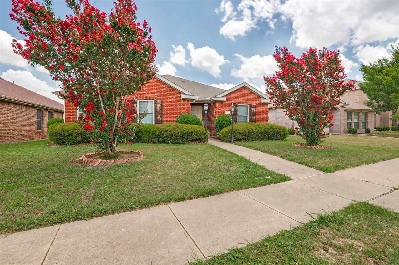 800 Canyon Pl - Photo 2 of 25