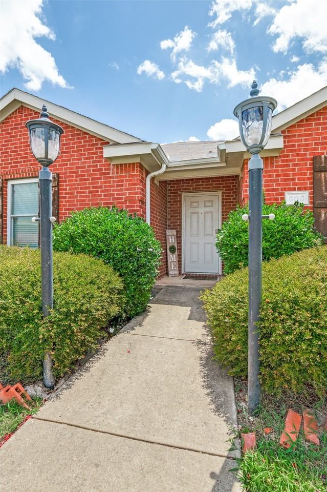 800 Canyon Pl - Photo 4 of 25