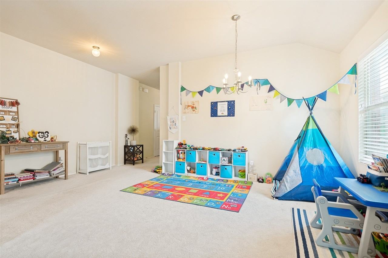 800 Canyon Pl - Photo 5 of 25