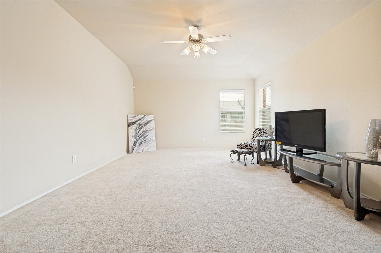 800 Canyon Pl - Photo 7 of 25