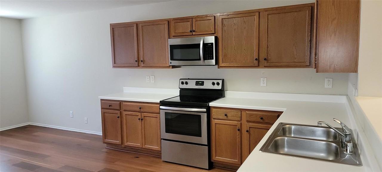 13371 Hursey Dr - Photo 4 of 29