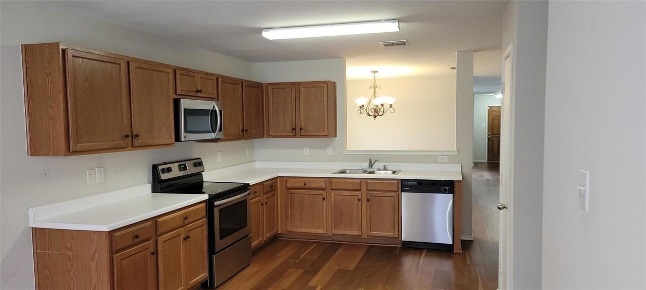 13371 Hursey Dr - Photo 5 of 29