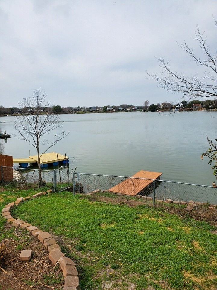 1211 Lakeshore Dr - Photo 3 of 8