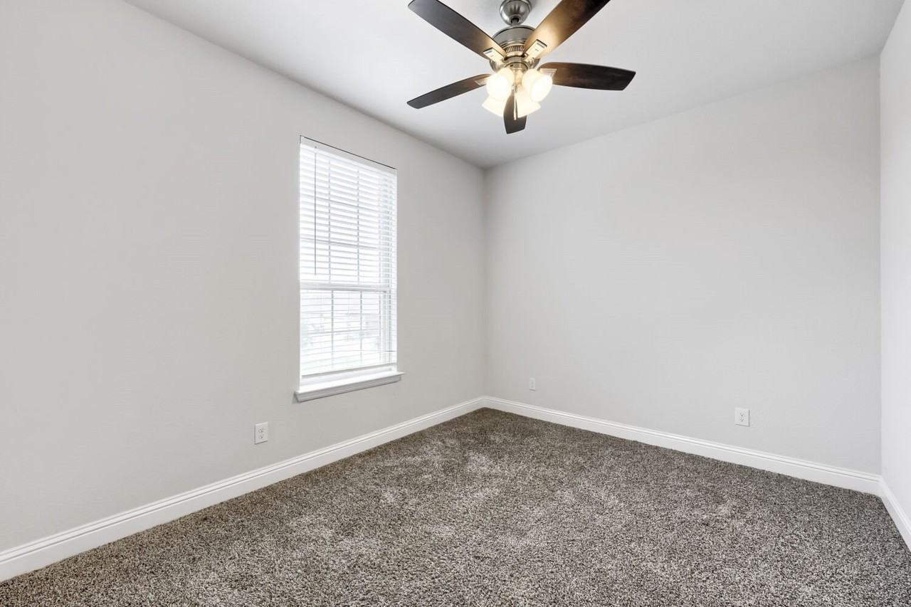 716 10th St - Photo 3 of 17