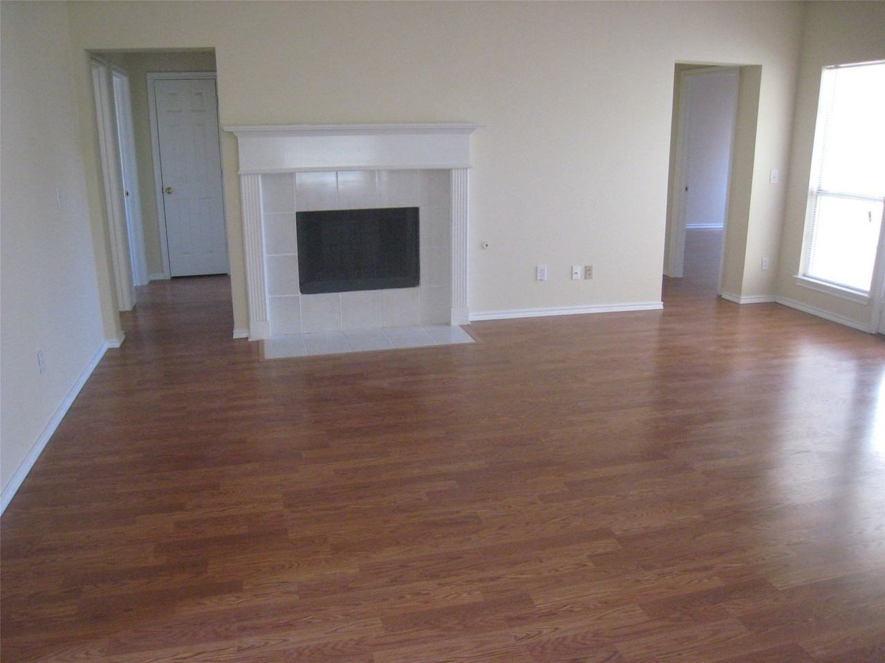 8140 Wales Dr - Photo 2 of 7
