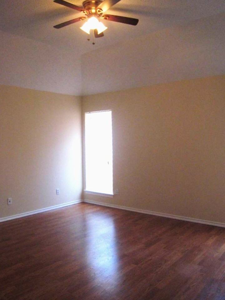 8140 Wales Dr - Photo 5 of 7