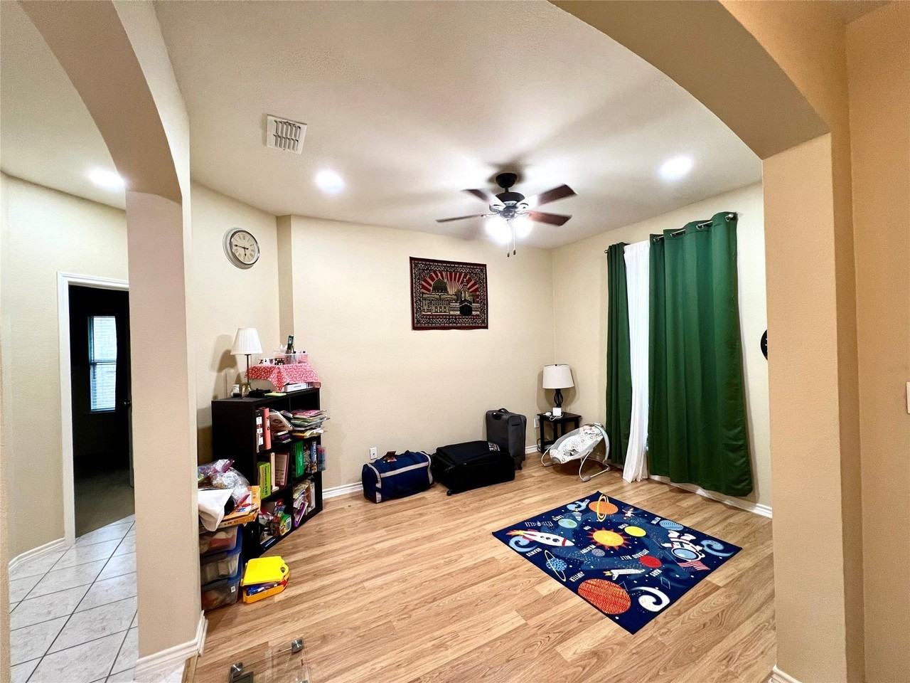 902 Rockton Dr - Photo 2 of 20