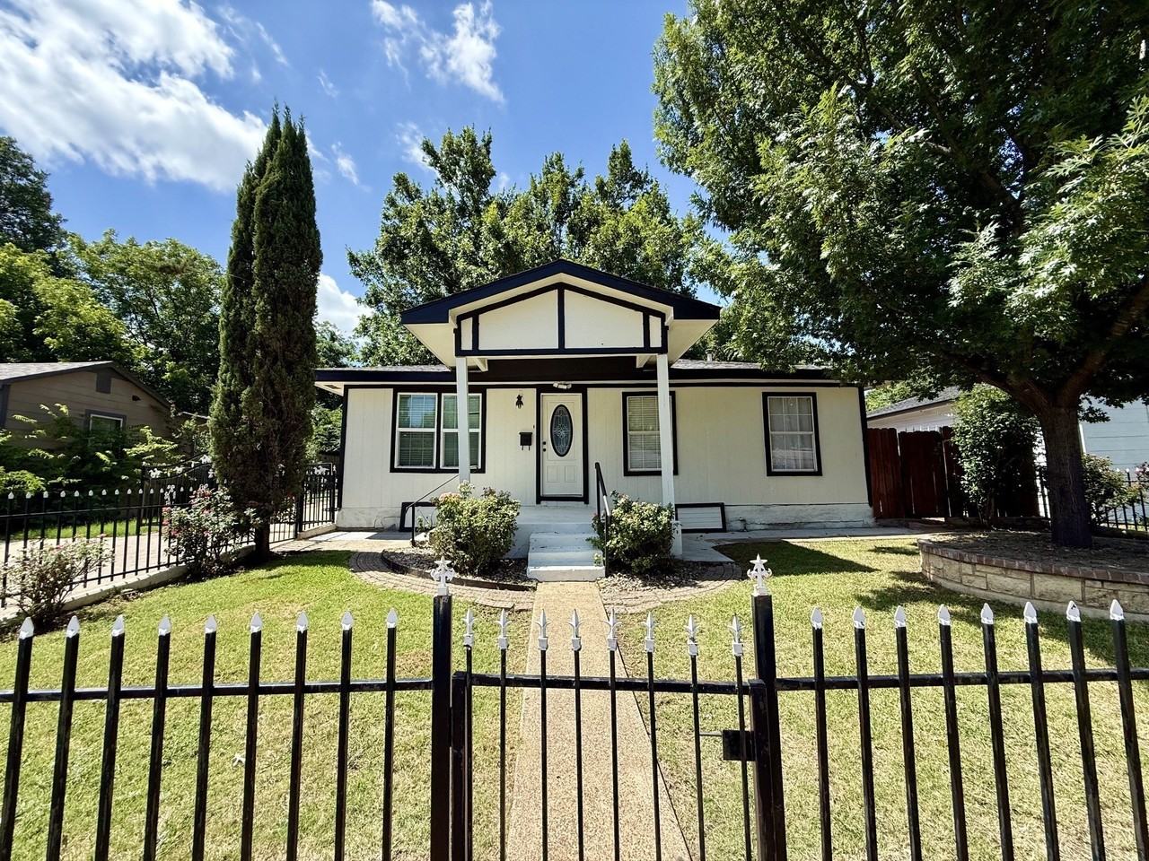 2601 Fairfax St - Photo 2 of 8