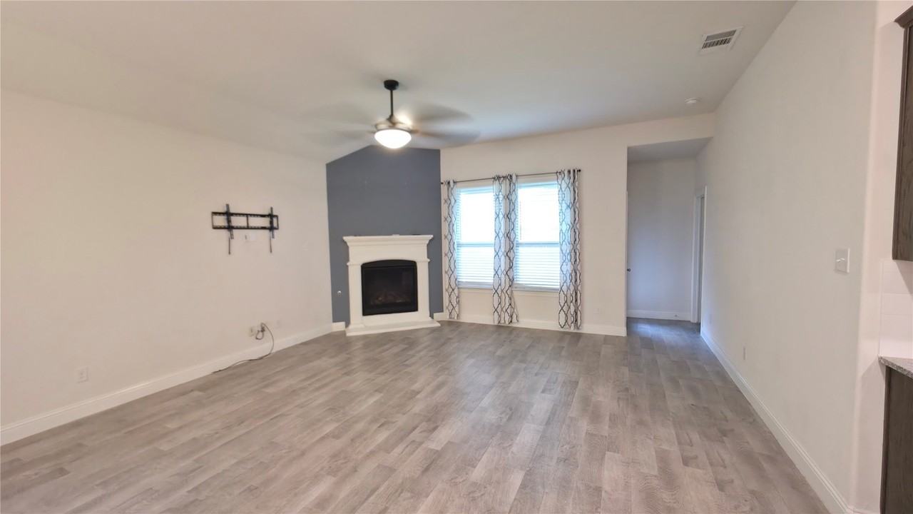 4008 Dusk Dr - Photo 3 of 18