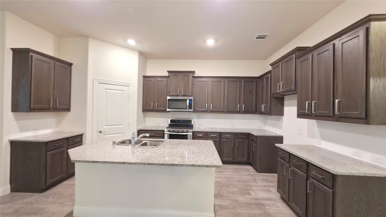 4008 Dusk Dr - Photo 4 of 18