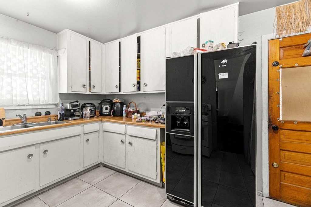 525 E 43rd St - Photo 7 of 20