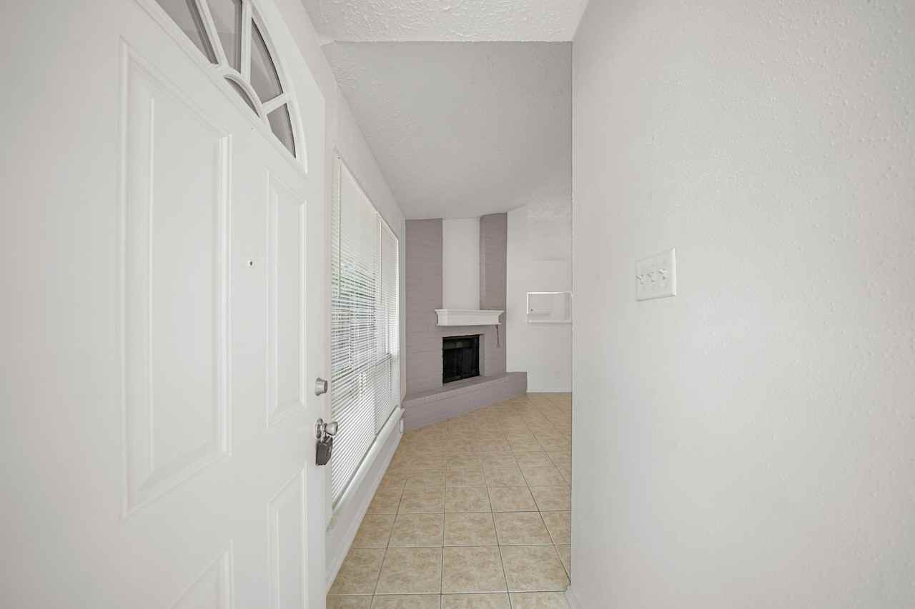 20614 Park Row Dr #1 - Photo 4 of 27