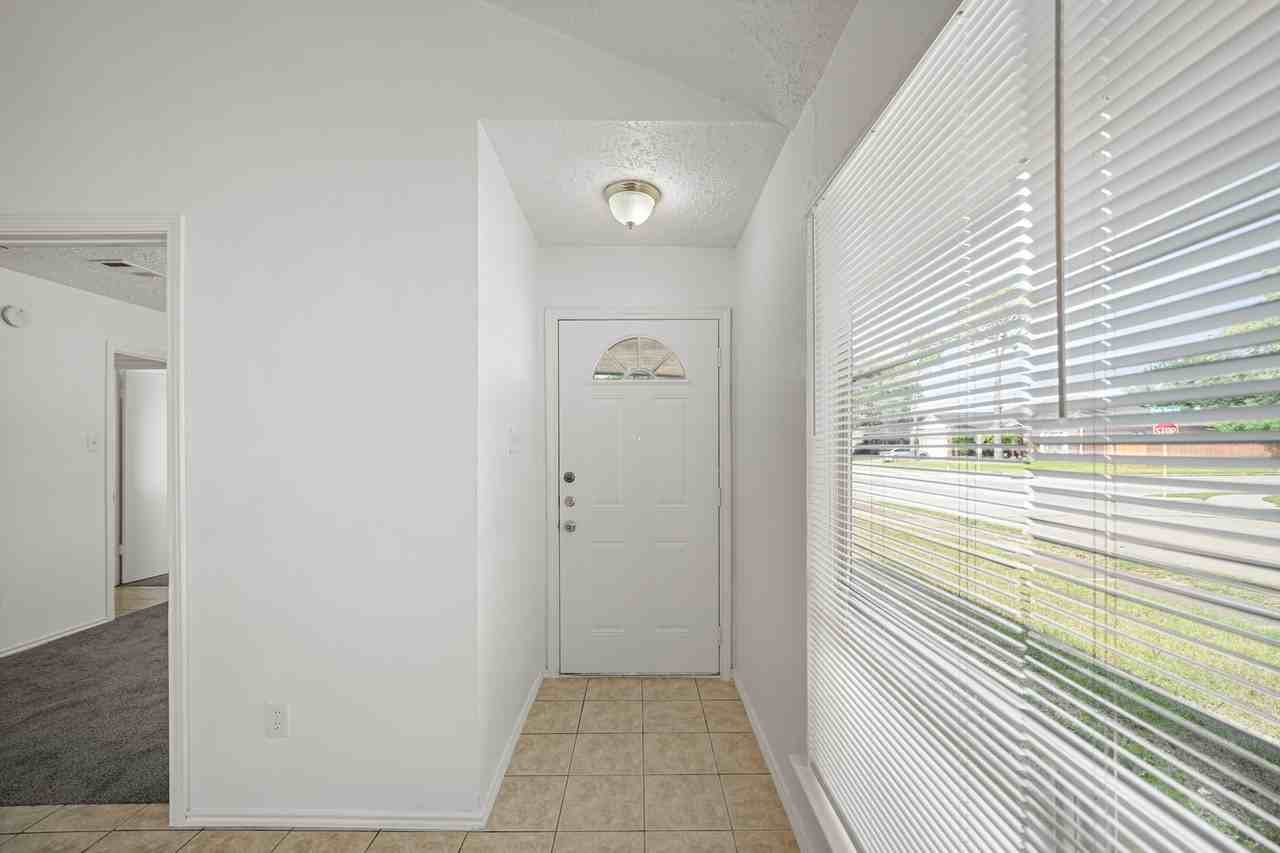 20614 Park Row Dr #1 - Photo 5 of 27