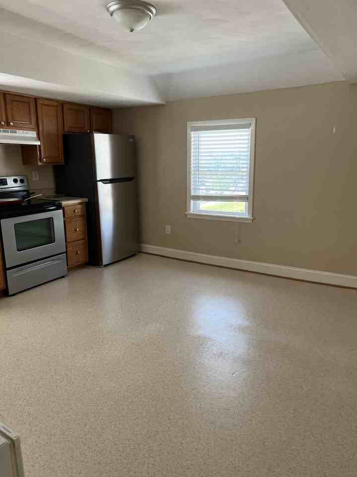 203 E Jackson Ave #B - Photo 2 of 9