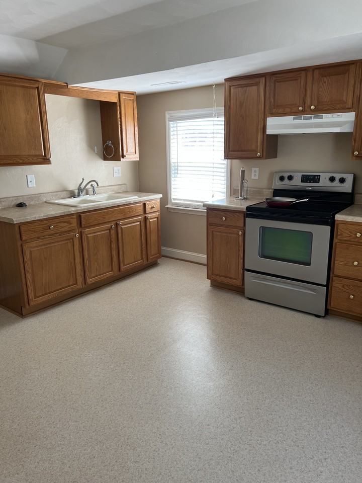 203 E Jackson Ave #B - Photo 3 of 9