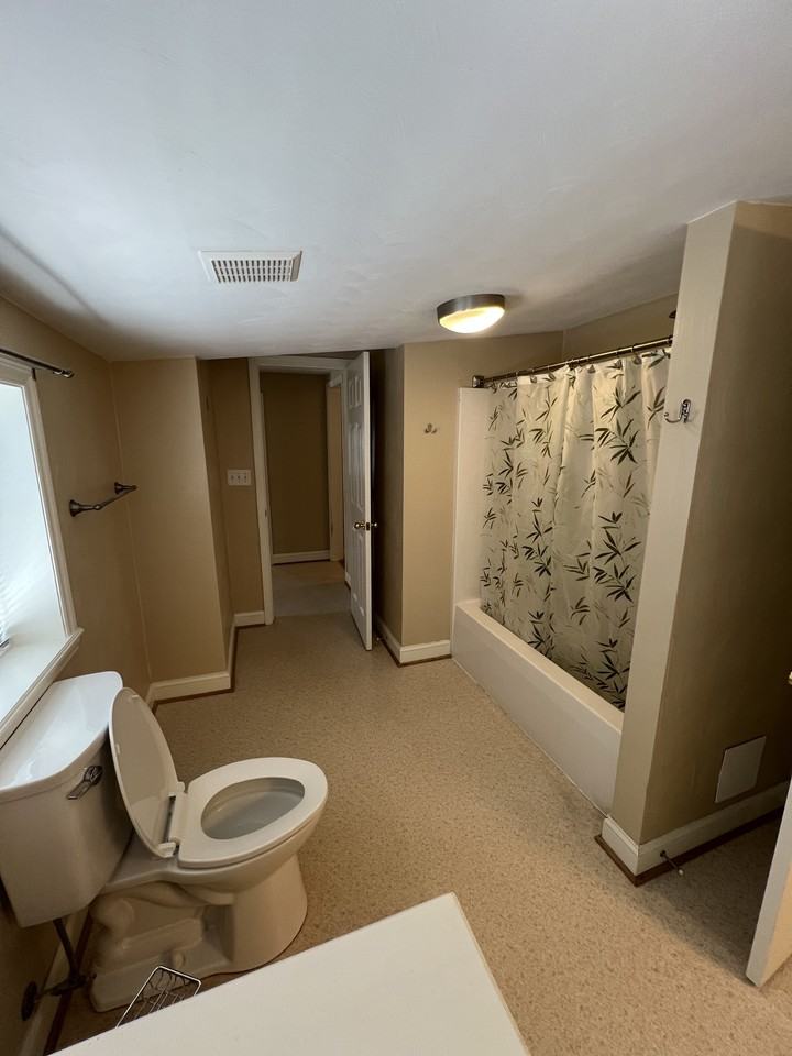 203 E Jackson Ave #B - Photo 5 of 9