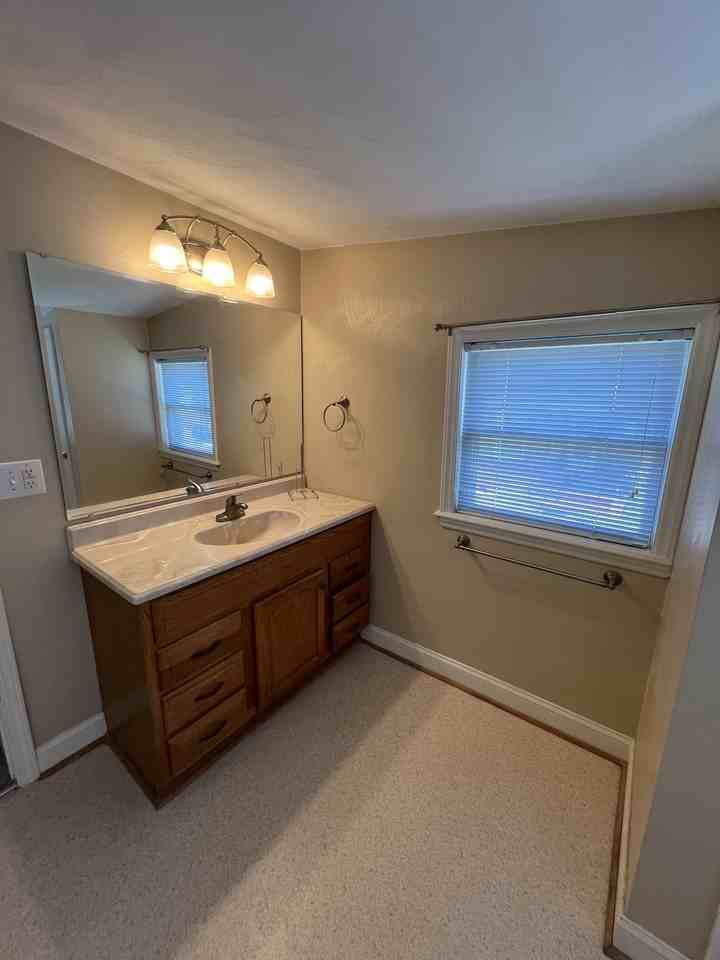 203 E Jackson Ave #B - Photo 6 of 9
