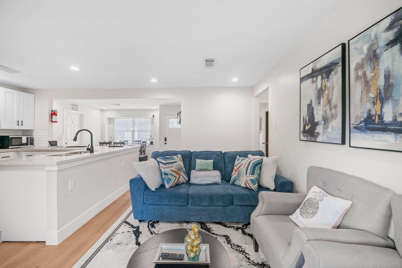 Akard St - Photo 5 of 17