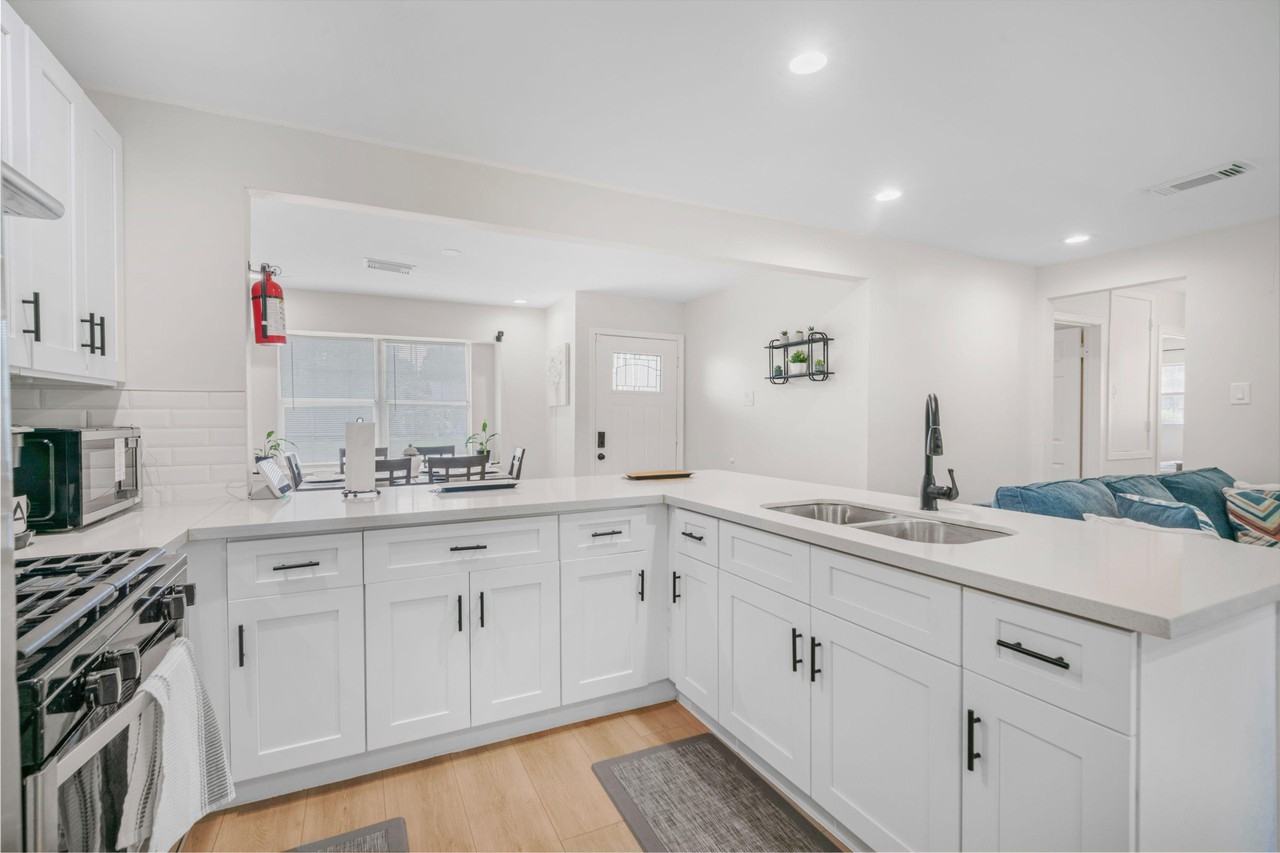 Akard St - Photo 6 of 17