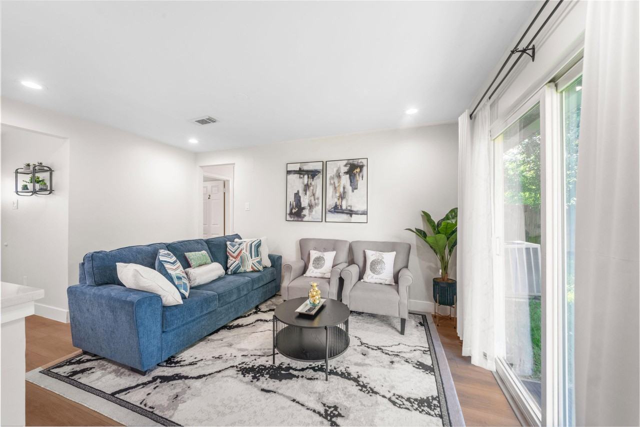 Akard St - Photo 7 of 17