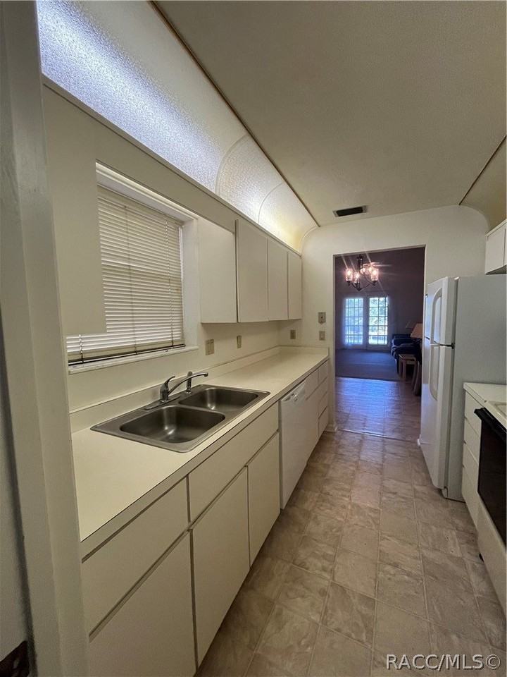 65 E Hartford St #5A - Photo 3 of 16