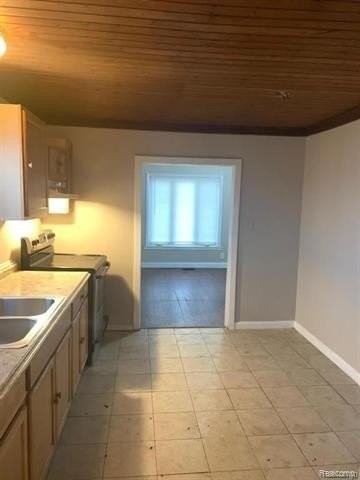 34432 Donnelly St - Photo 3 of 14