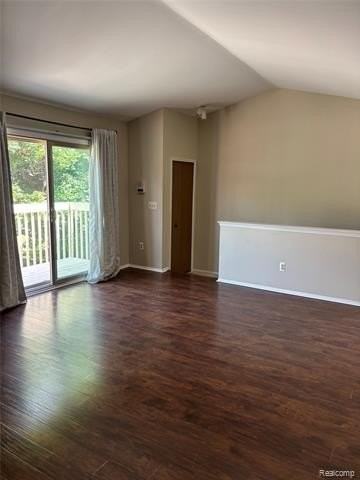 7751 Lake Ridge Dr Unit 28 - Photo 3 of 17