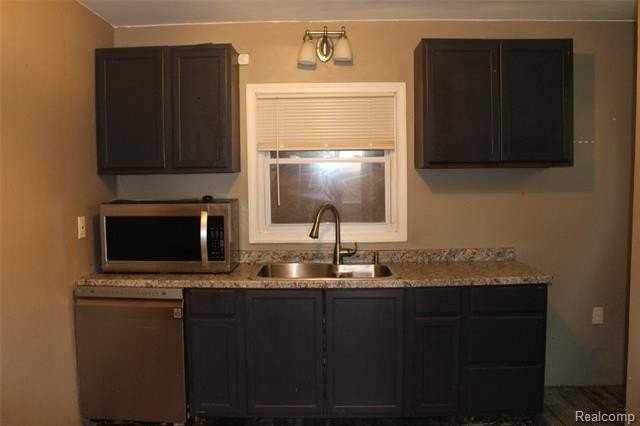15837 Fielding St - Photo 3 of 13