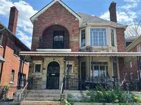 2943 Leslie St - Photo 1 of 1