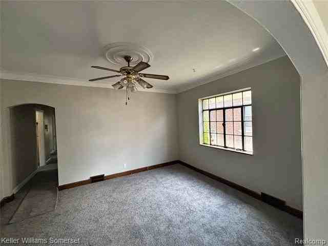 2943 Leslie St - Photo 4 of 16
