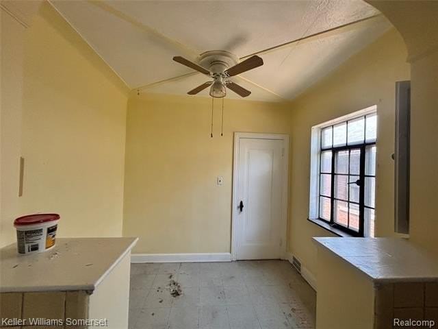 2943 Leslie St - Photo 7 of 16