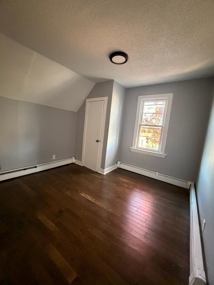 534 Howard Ave #3 - Photo 4 of 7