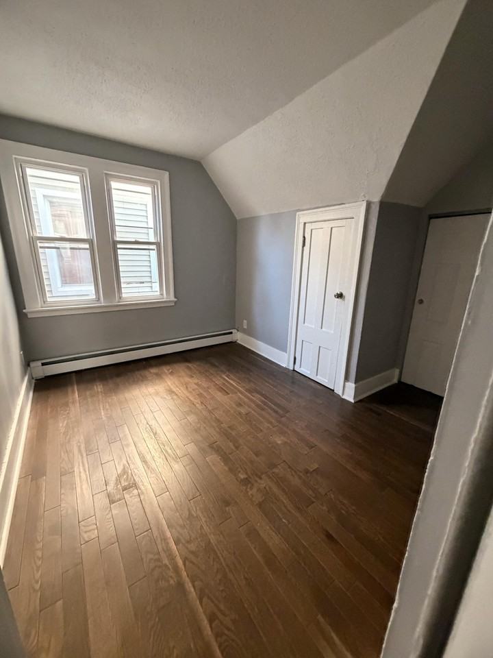534 Howard Ave #3 - Photo 5 of 7