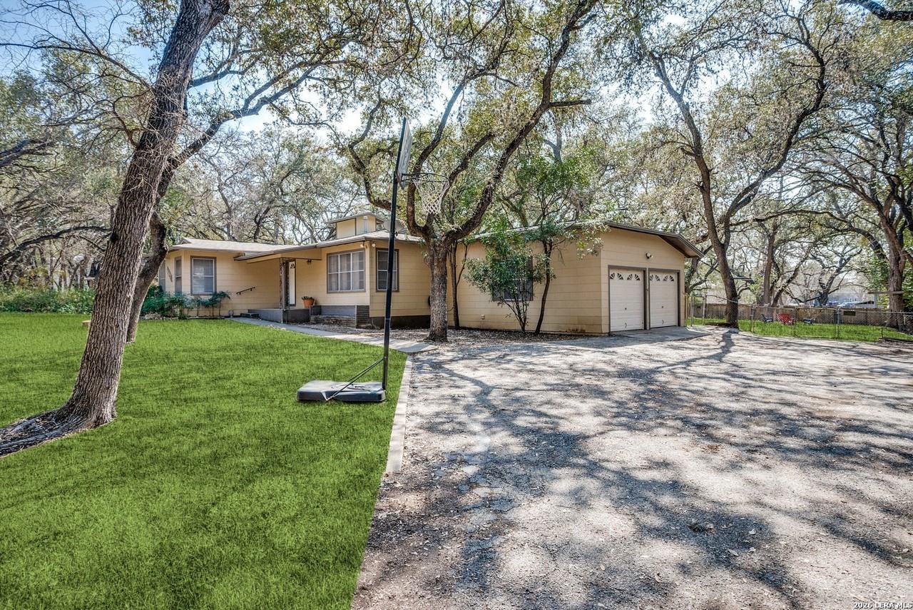 102 Krameria Dr - Photo 2 of 18