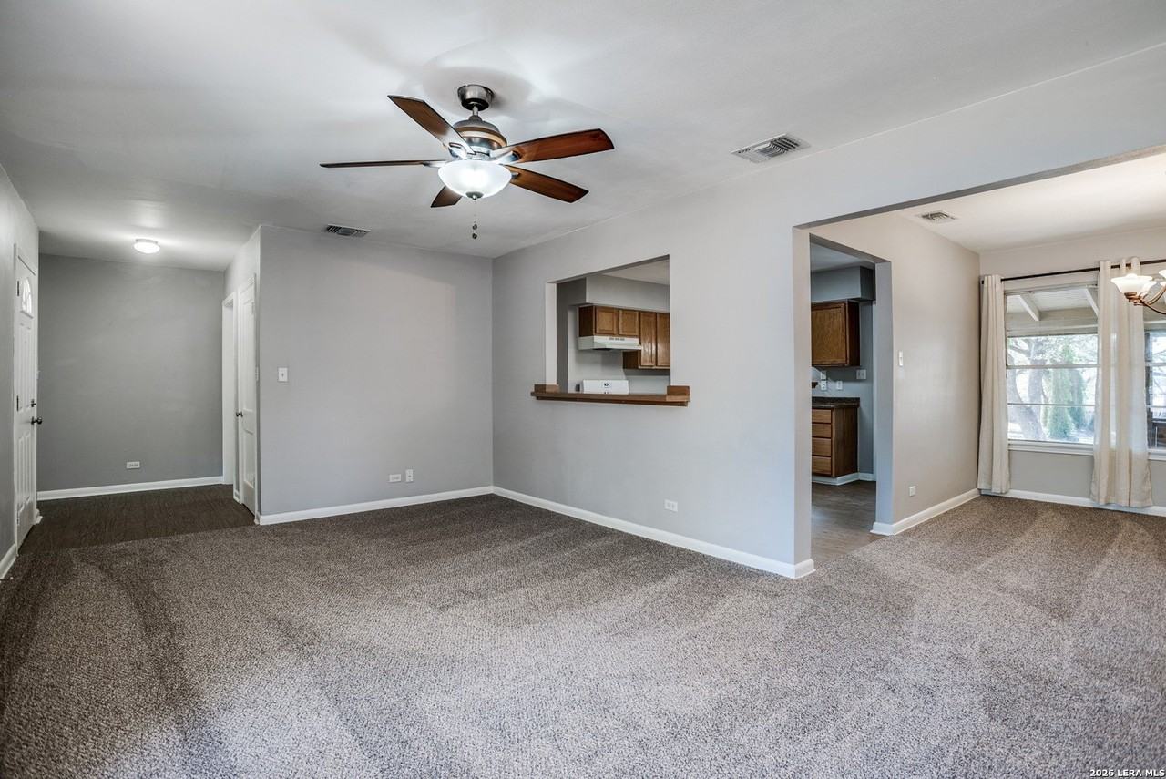 102 Krameria Dr - Photo 4 of 18