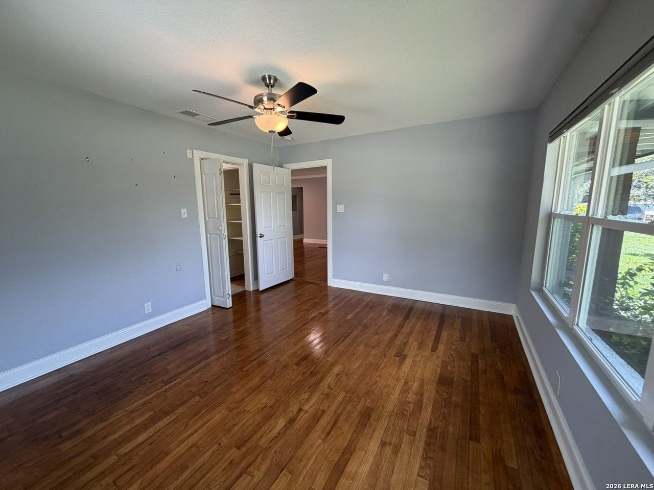 2555 W Kings Hwy - Photo 5 of 22