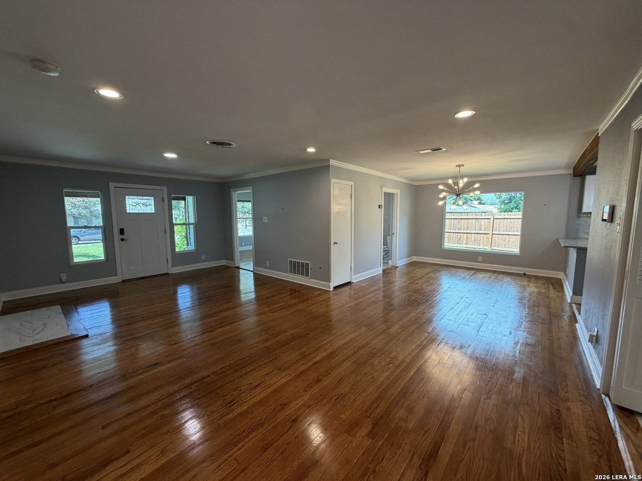 2555 W Kings Hwy - Photo 6 of 22