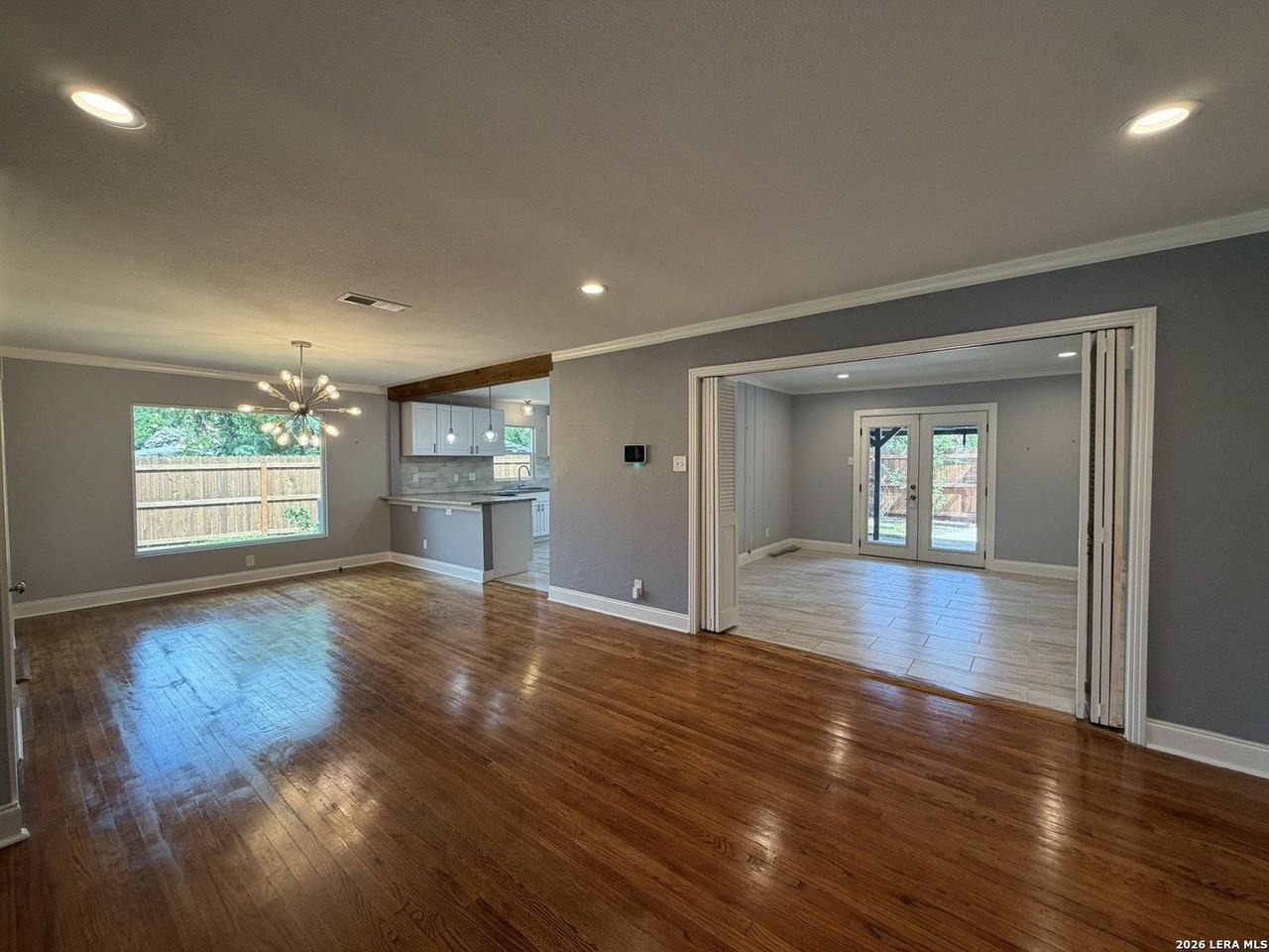 2555 W Kings Hwy - Photo 7 of 22