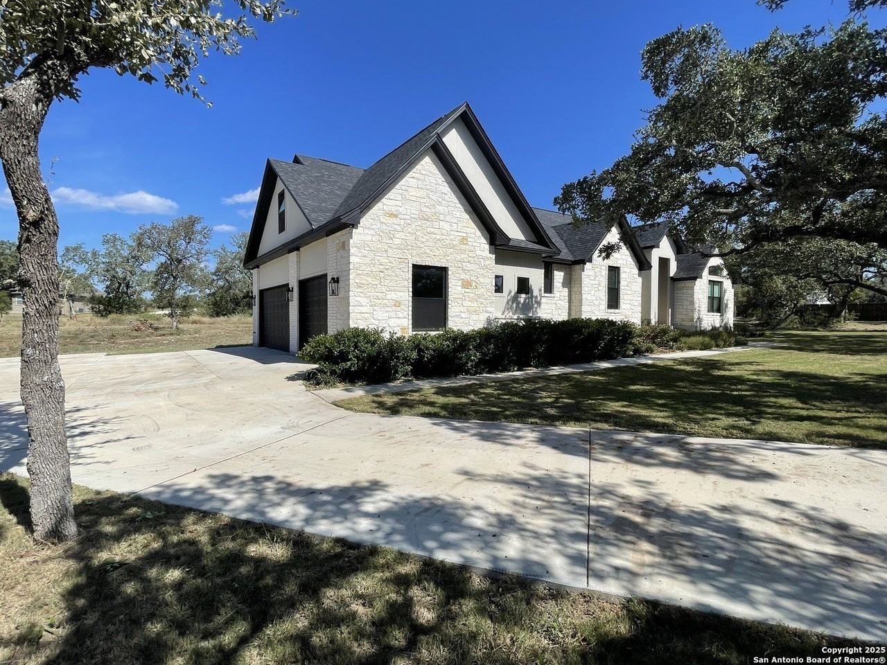 399 Bauer Ln - Photo 2 of 39