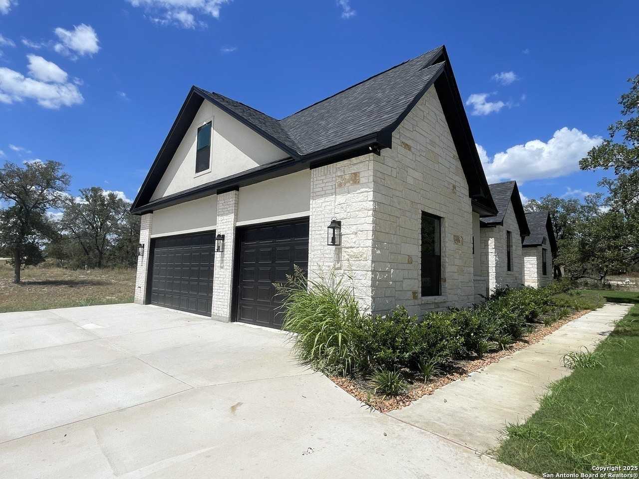 399 Bauer Ln - Photo 4 of 39