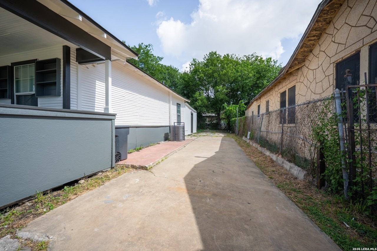 1731 Hays St - Photo 2 of 22