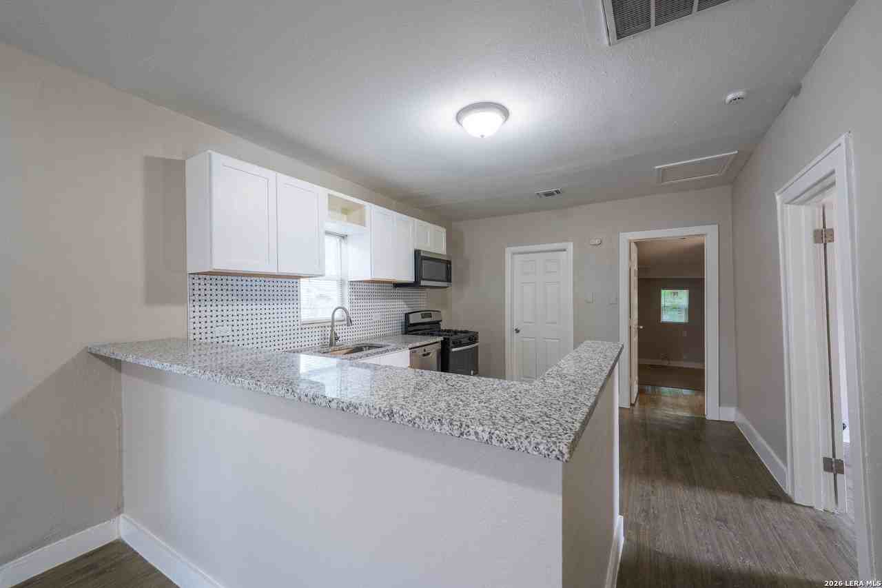 1731 Hays St - Photo 6 of 22