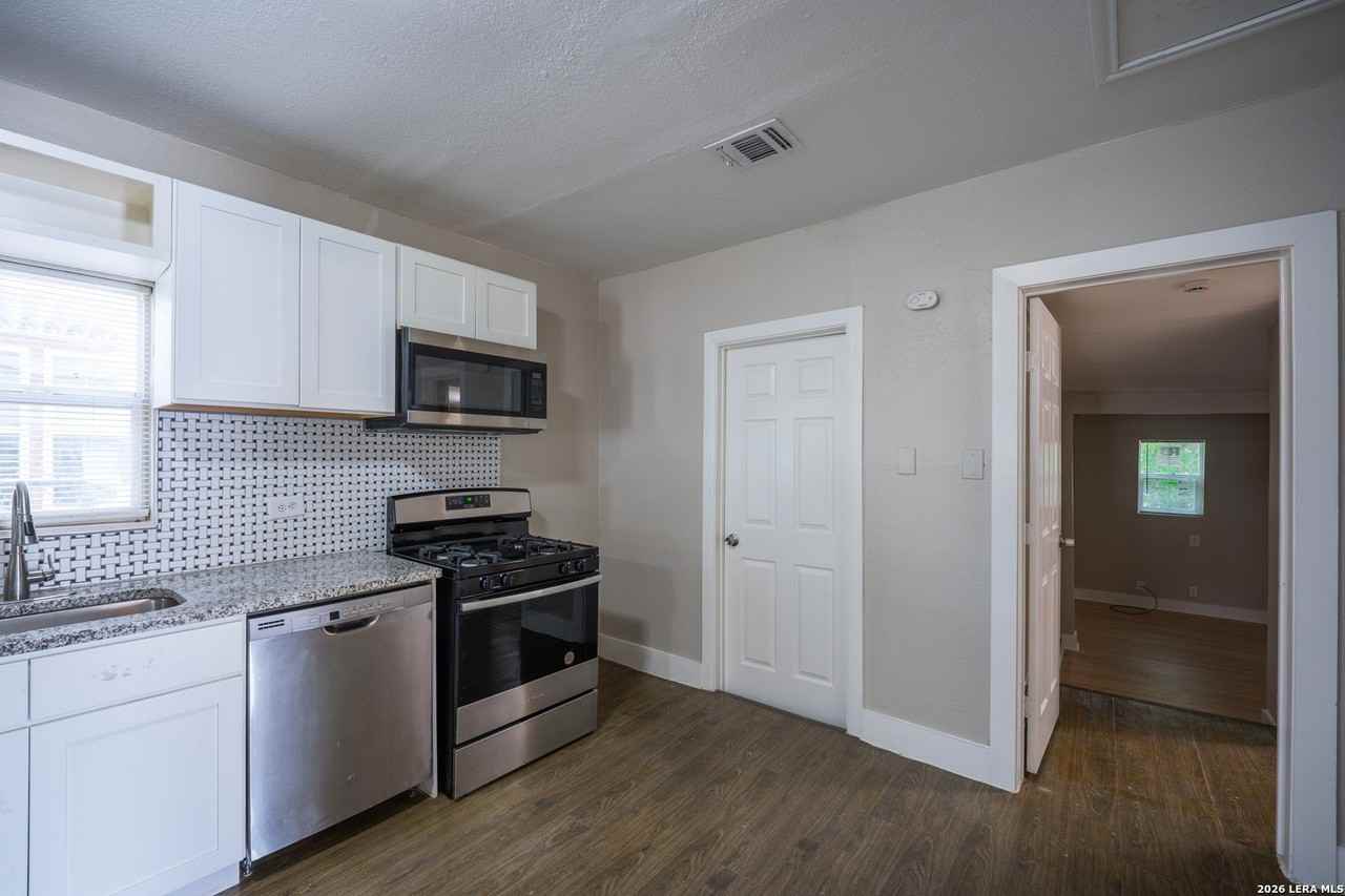 1731 Hays St - Photo 7 of 22
