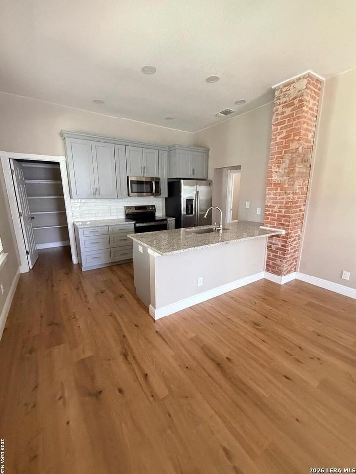 435 Dunning Ave - Photo 3 of 7